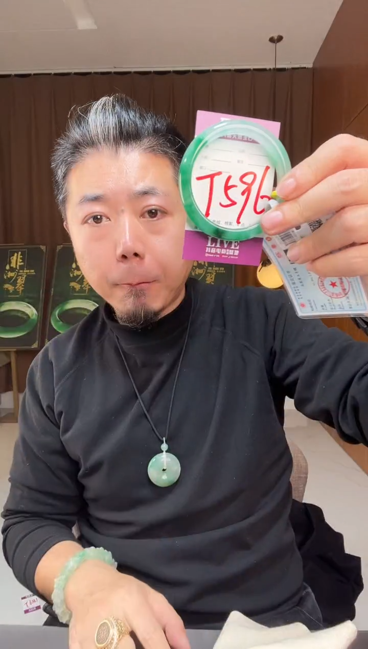 【闪购商品】石英质玉手镯未镶嵌非洲翠