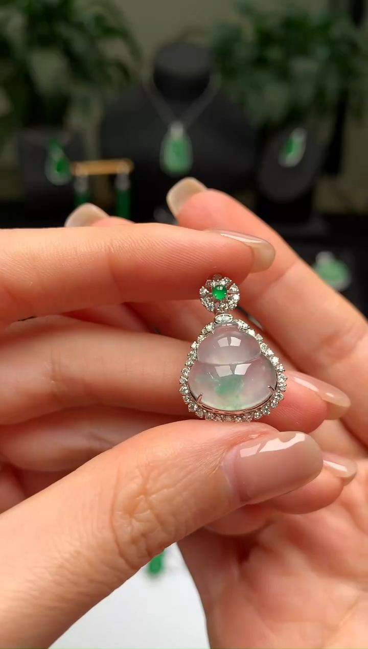 颈饰18K金镶嵌翡翠葫芦