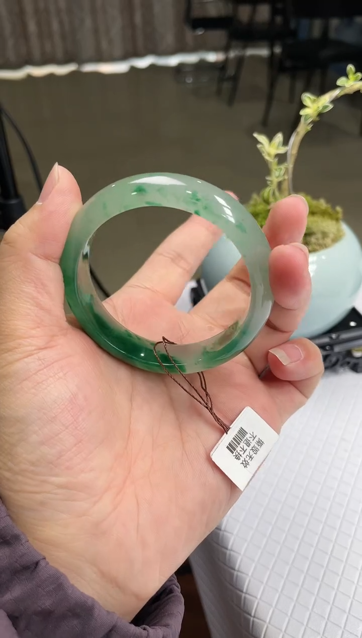 【闪购商品】石英质玉手镯未镶嵌非洲翠手镯多样性发货