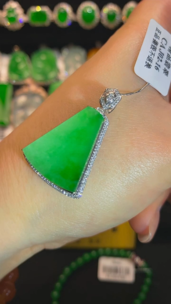 【闪购商品】翡翠颈饰未镶嵌无事牌