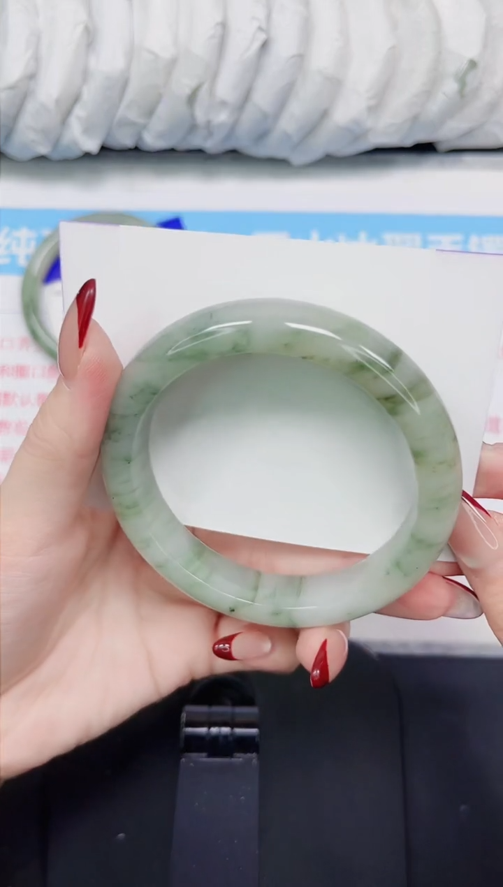 【闪购商品】石英质玉手镯未镶嵌360
