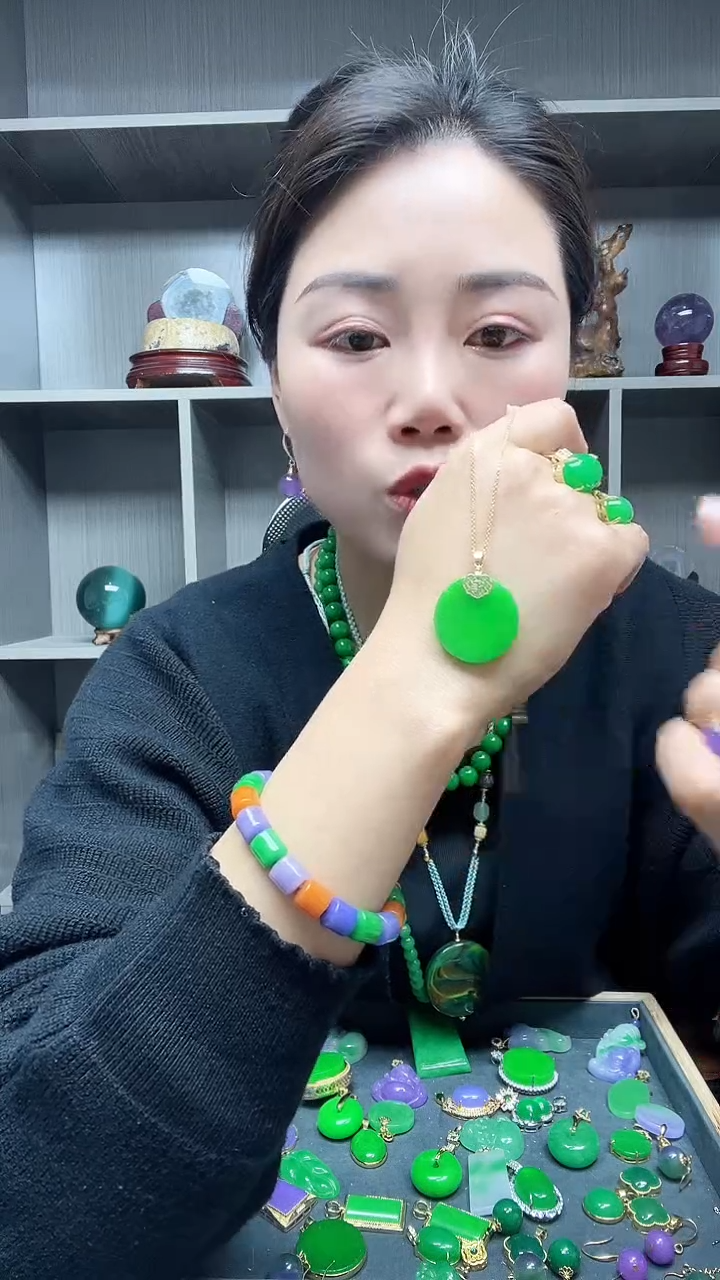 【闪购商品】翡翠吊坠(赠链)14K金镶嵌吊坠