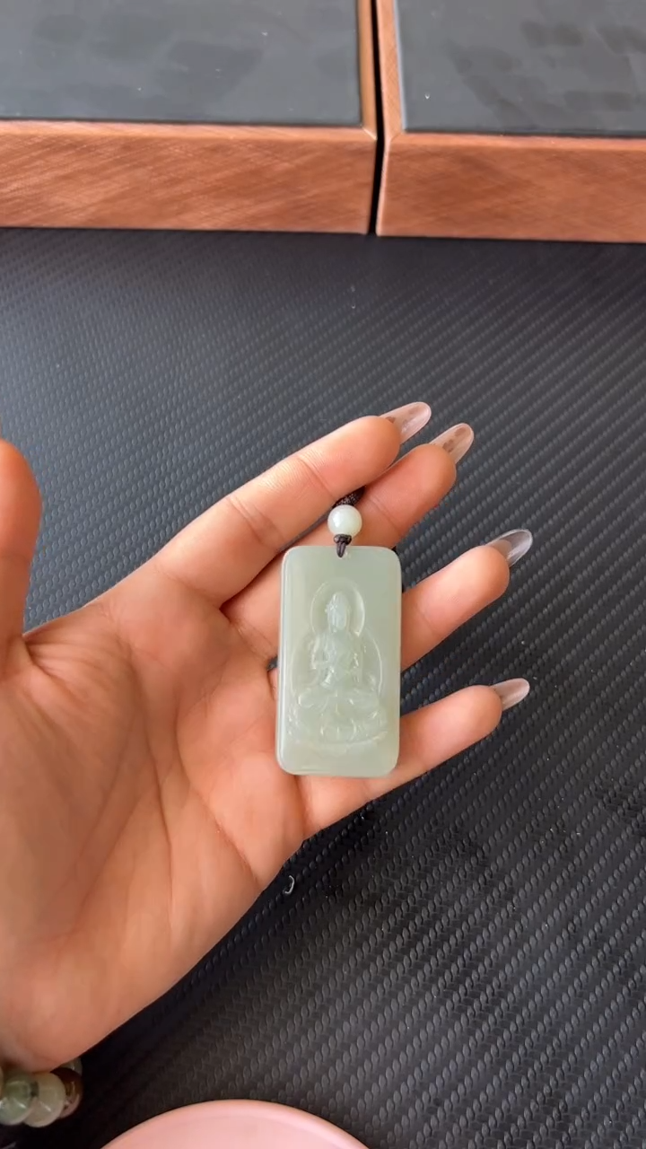 【闪购商品】和田玉吊坠(赠链)未镶嵌且末微色差近矿