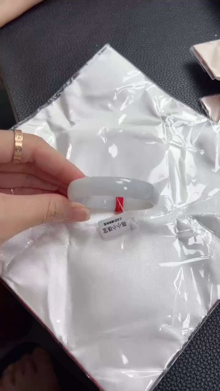 未镶嵌手镯翡翠圈口49白月光