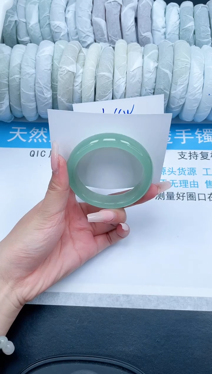 【闪购商品】石英质玉手镯未镶嵌108-54