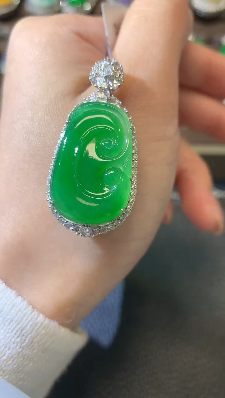 【闪购商品】翡翠吊坠(不含链)18K金镶嵌C42