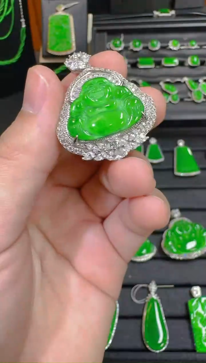 【闪购商品】翡翠吊坠(赠链)未镶嵌天然A货翡翠