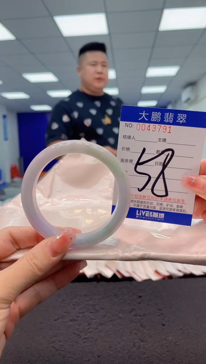 【闪购商品】翡翠手镯未镶嵌AAAAAAAAAA
