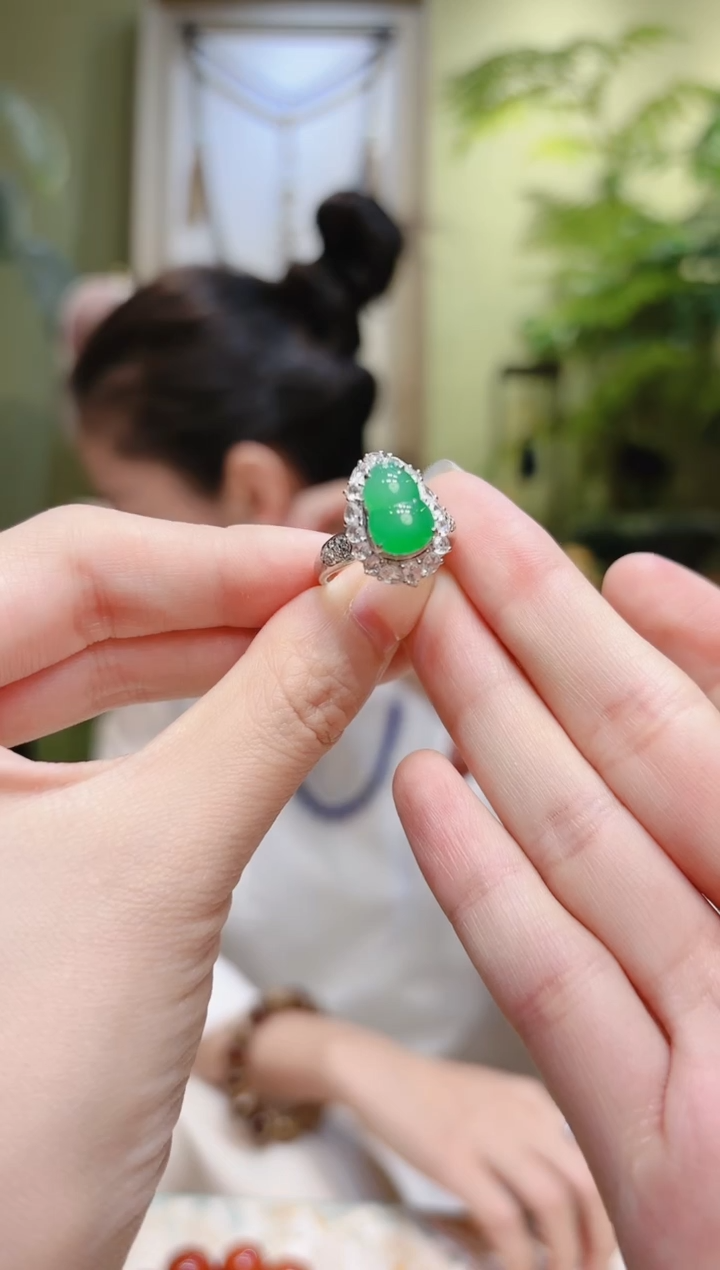 【闪购商品】翡翠戒指18K金镶嵌绿葫芦翡翠戒指