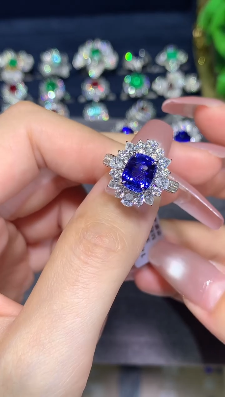 戒指蓝宝石18K金镶嵌2.65ct