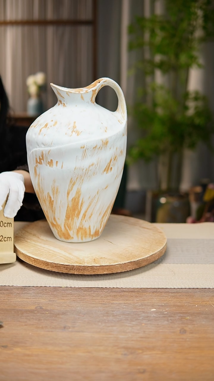 【闪购商品】陶瓷花器诧寂黄奶壶