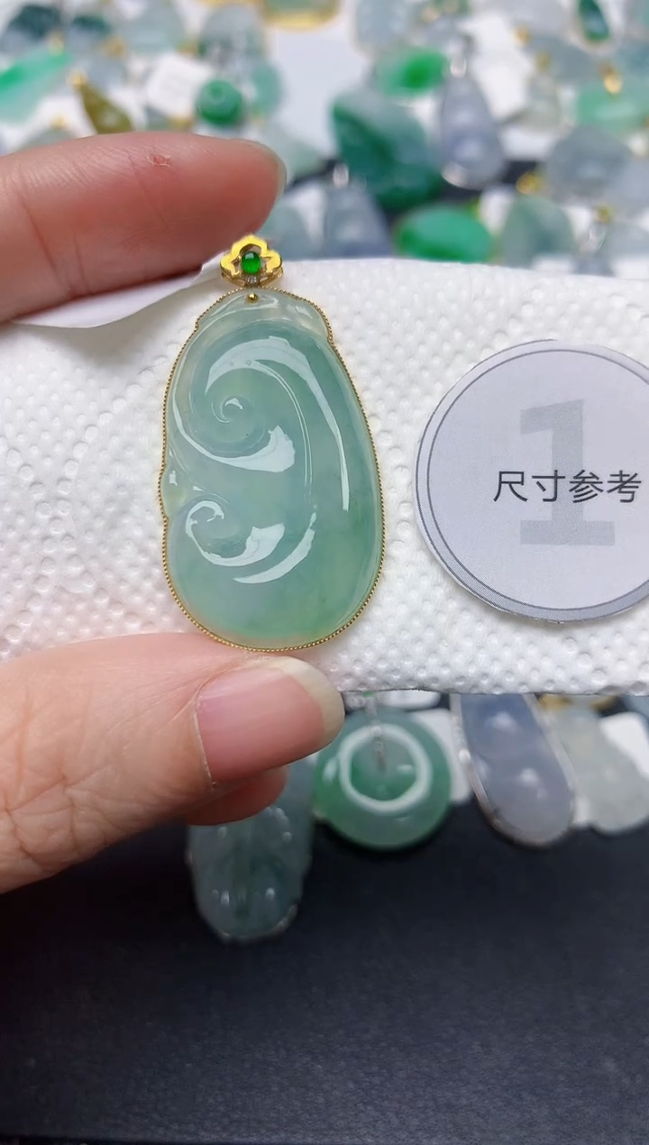 颈饰18K金镶嵌翡翠天然缅甸A货翡翠