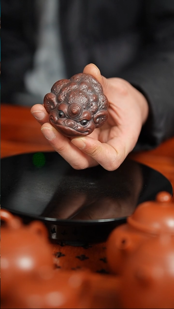 【闪购商品】紫砂茶宠古红泥刻绘三足金蟾精品摆件