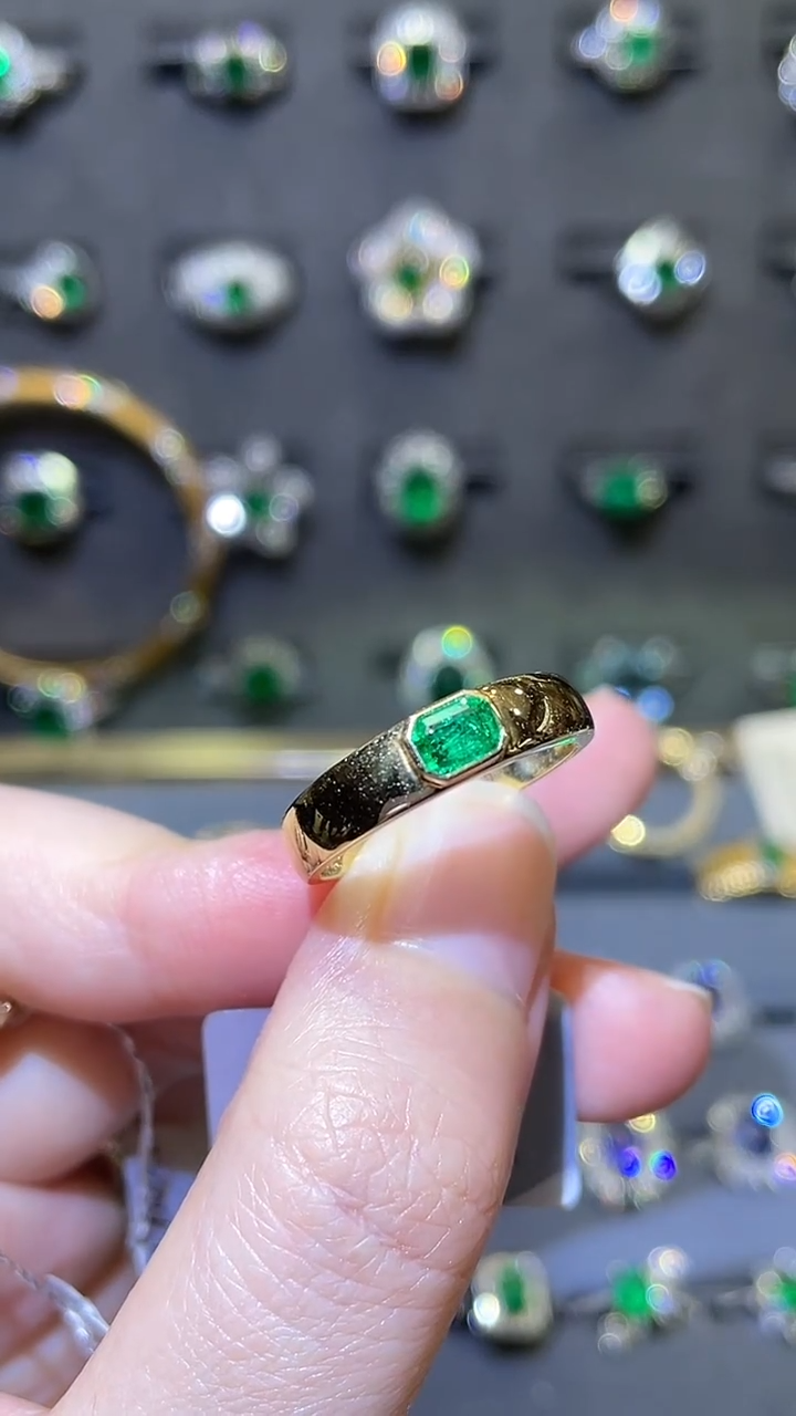 祖母绿戒指18K金镶嵌0.4ct