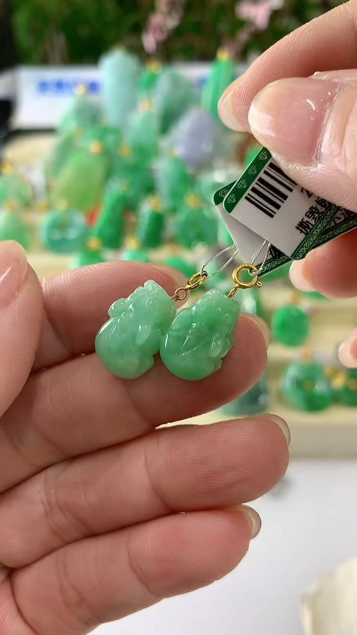 【闪购商品】翡翠吊坠(不含链)18K金镶嵌多样性发货其中一件