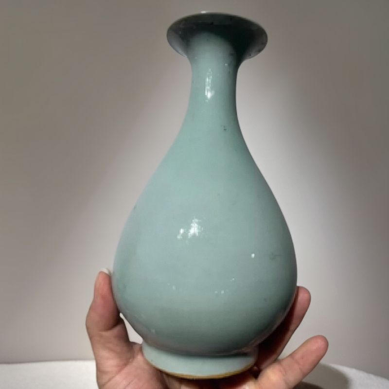 龙泉窑梅子青龙泉窑粉青釉瓷器身上有天然开片