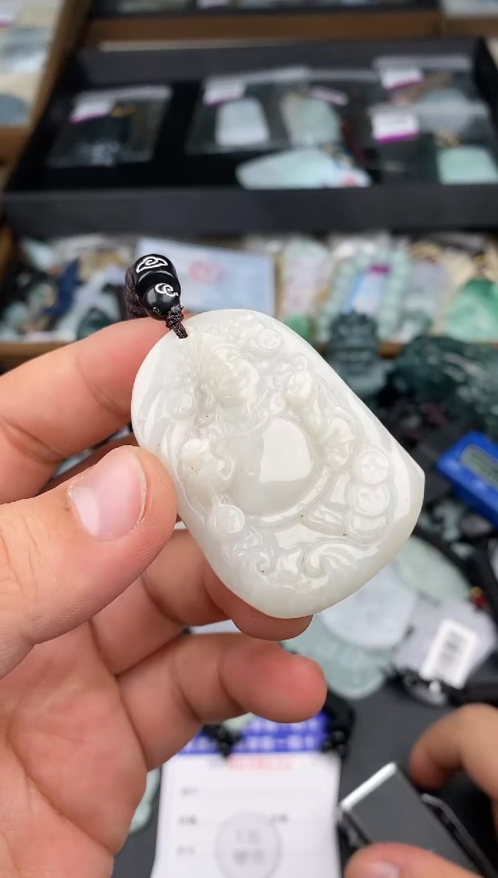 【闪购商品】翡翠颈饰未镶嵌  天然翡翠，一物一图