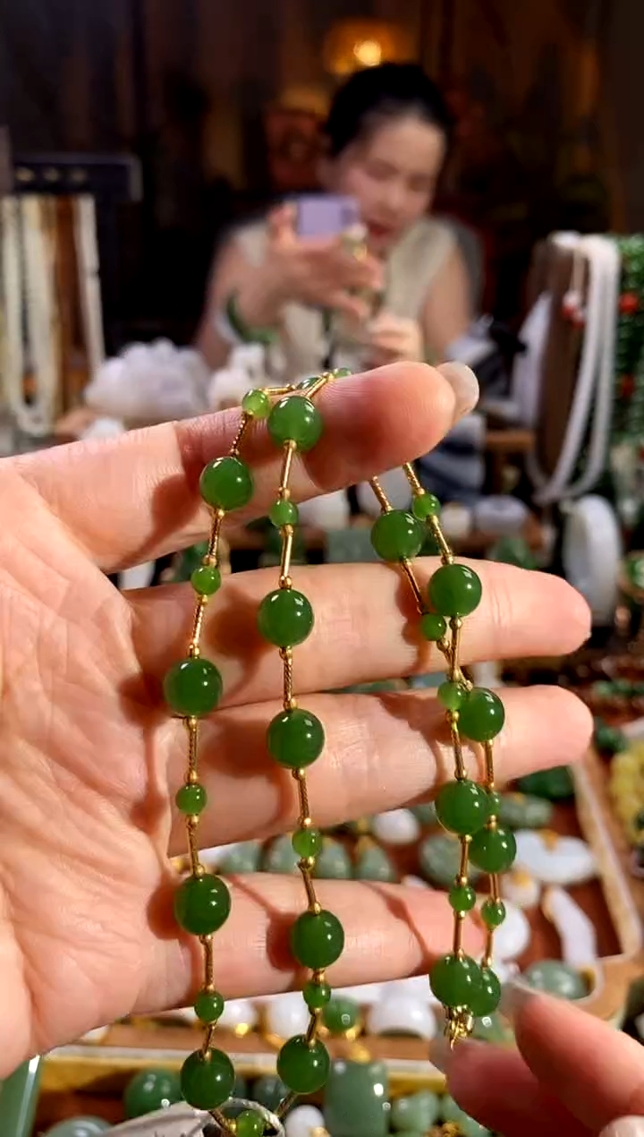 项链18K金镶嵌和田玉.