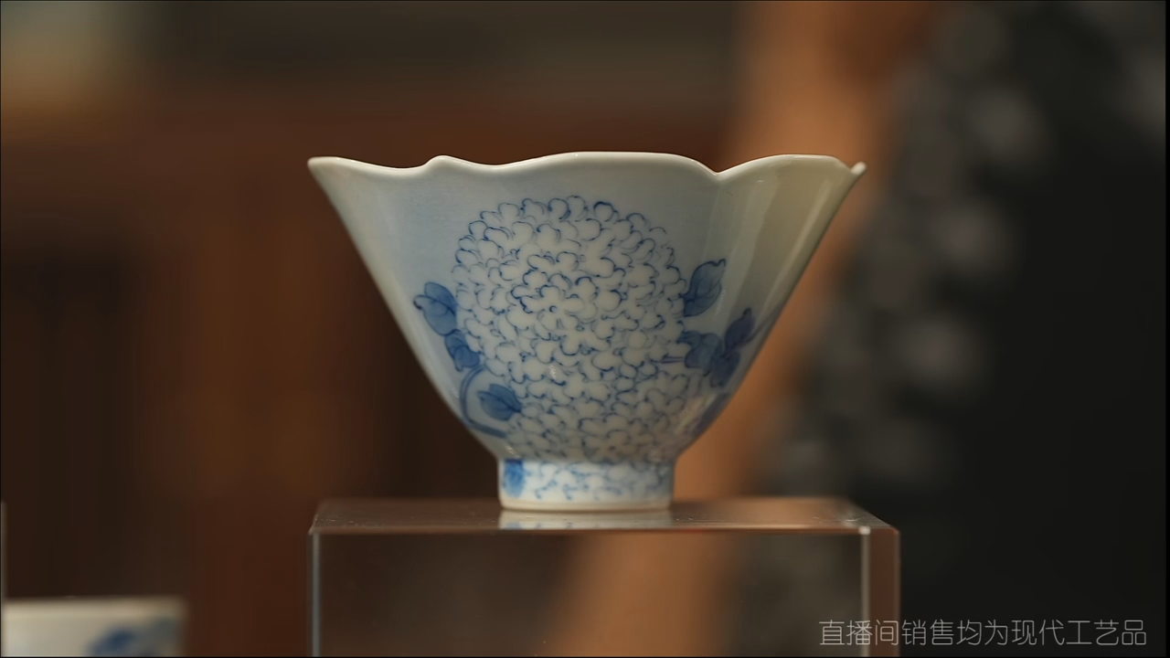去**呀景德镇手绘花卉花口主人杯