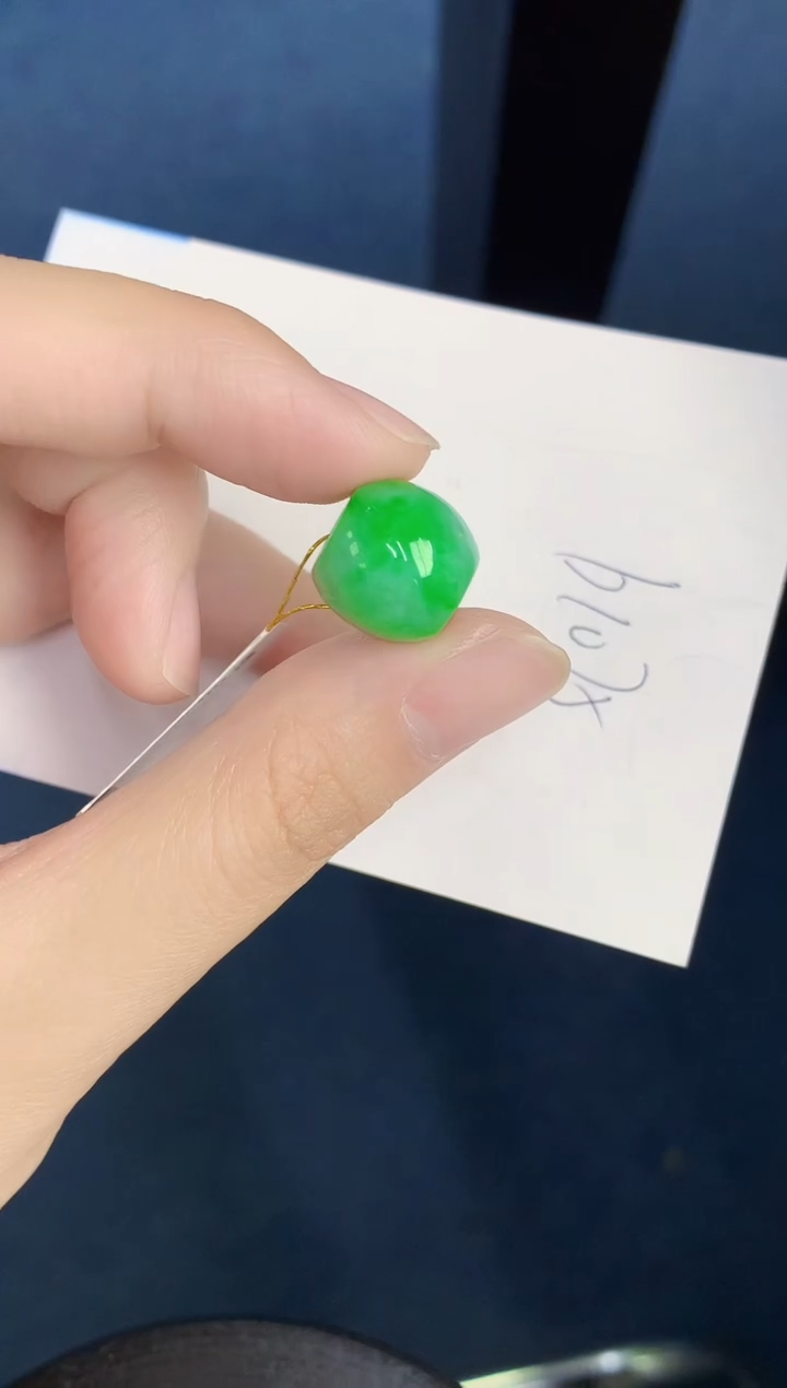 翡翠未镶嵌颈饰000000000