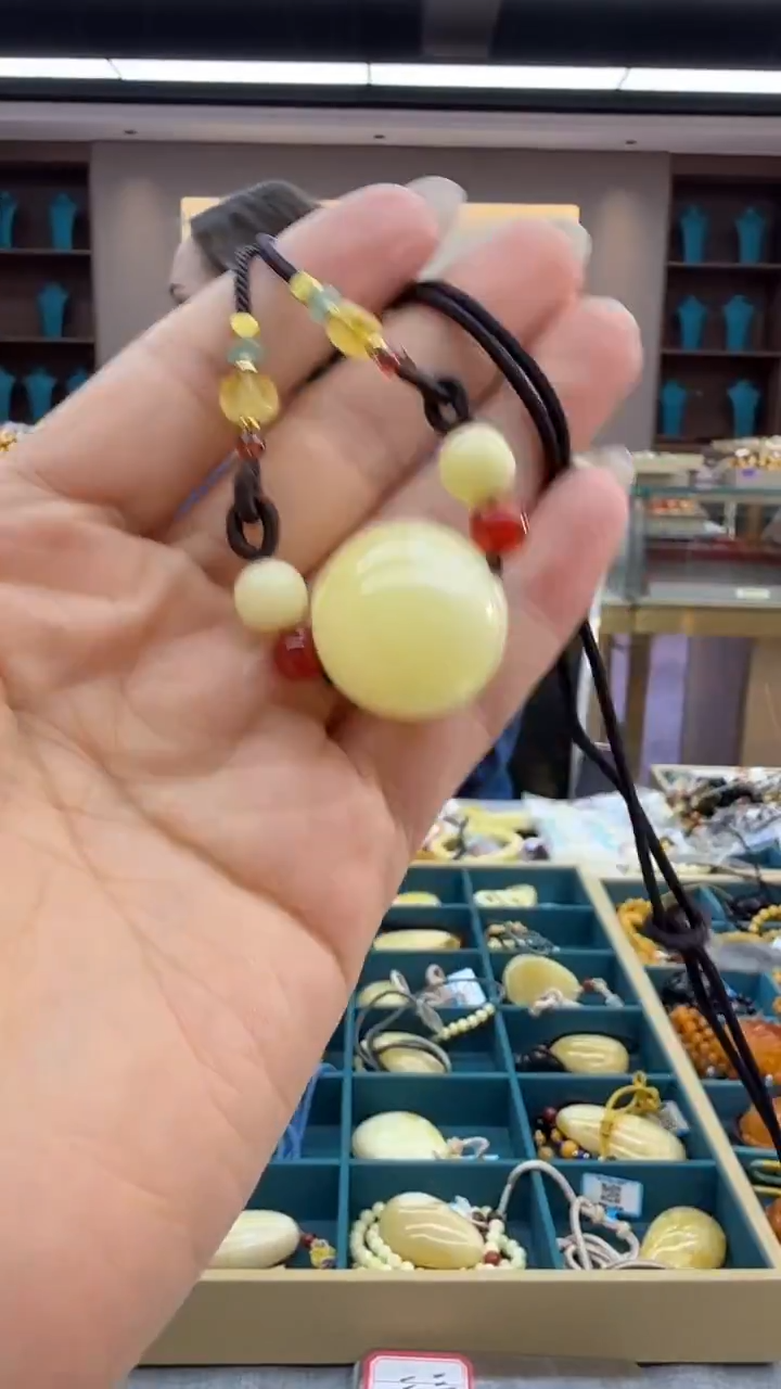 琥珀颈饰未镶嵌118秒拍号 假一罚三 