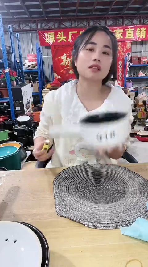 【闪购商品】918瑕疵白色手把锅色差不带盖