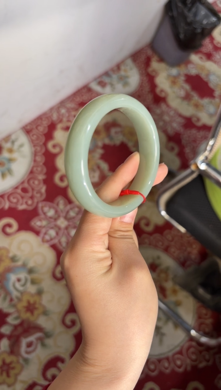 【闪购商品】和田玉手镯未镶嵌且末微色差近矿60