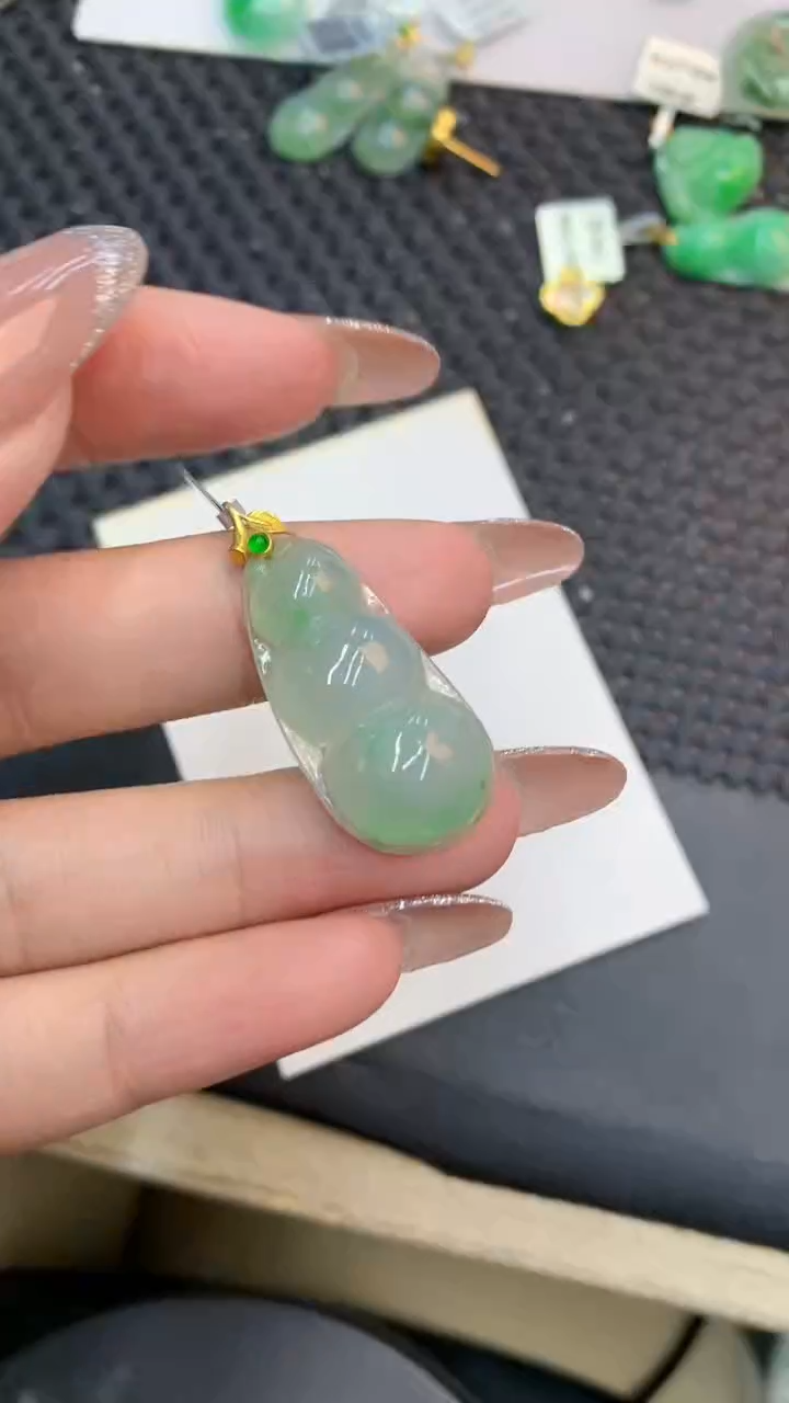 颈饰18K金镶嵌翡翠1