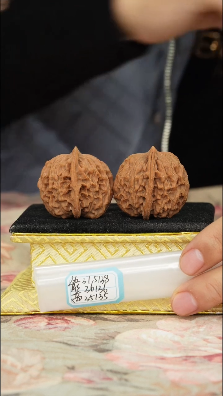 【闪购商品】文玩核桃把件非嫁接元宝