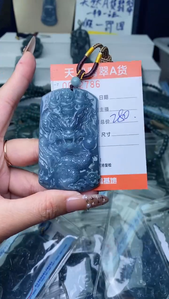 【闪购商品】翡翠颈饰未镶嵌··············