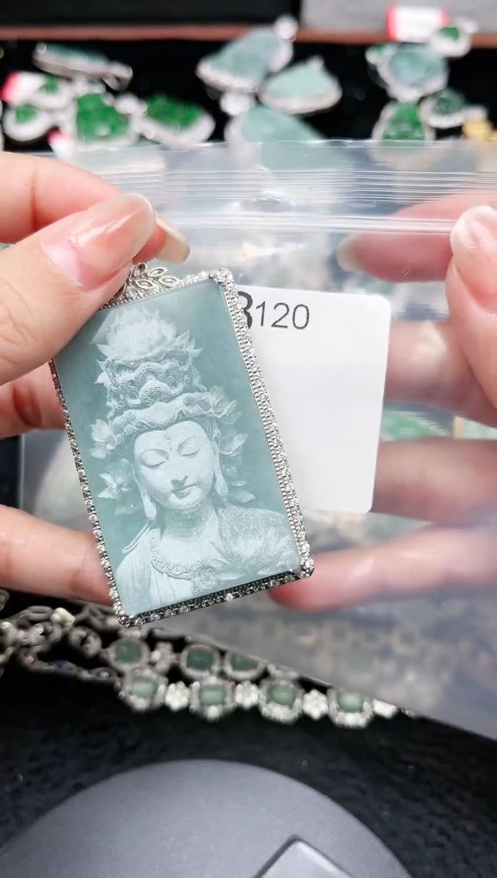 【闪购商品】翡翠颈饰未镶嵌赠皮绳120