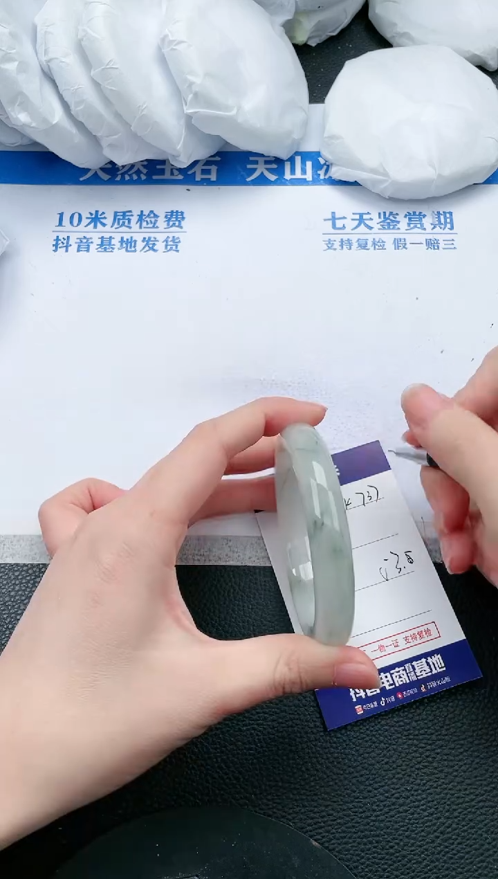 【闪购商品】石英质玉手镯未镶嵌K737