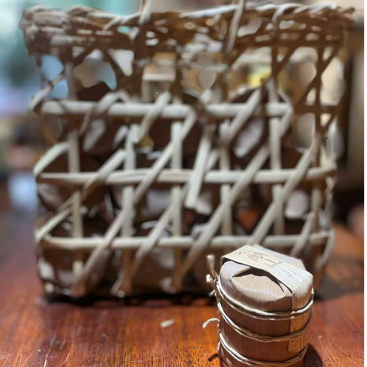 2017年布朗山竹篓小圆饼普洱茶生茶