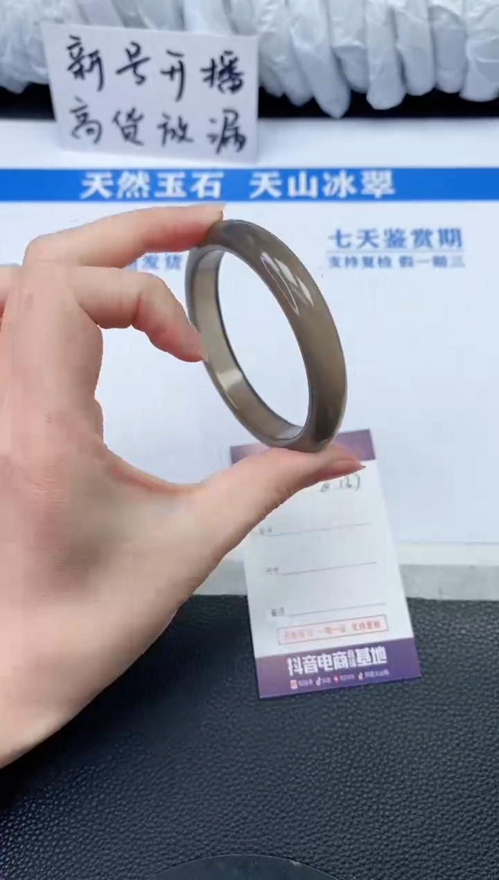 【闪购商品】石英质玉手镯未镶嵌Q137