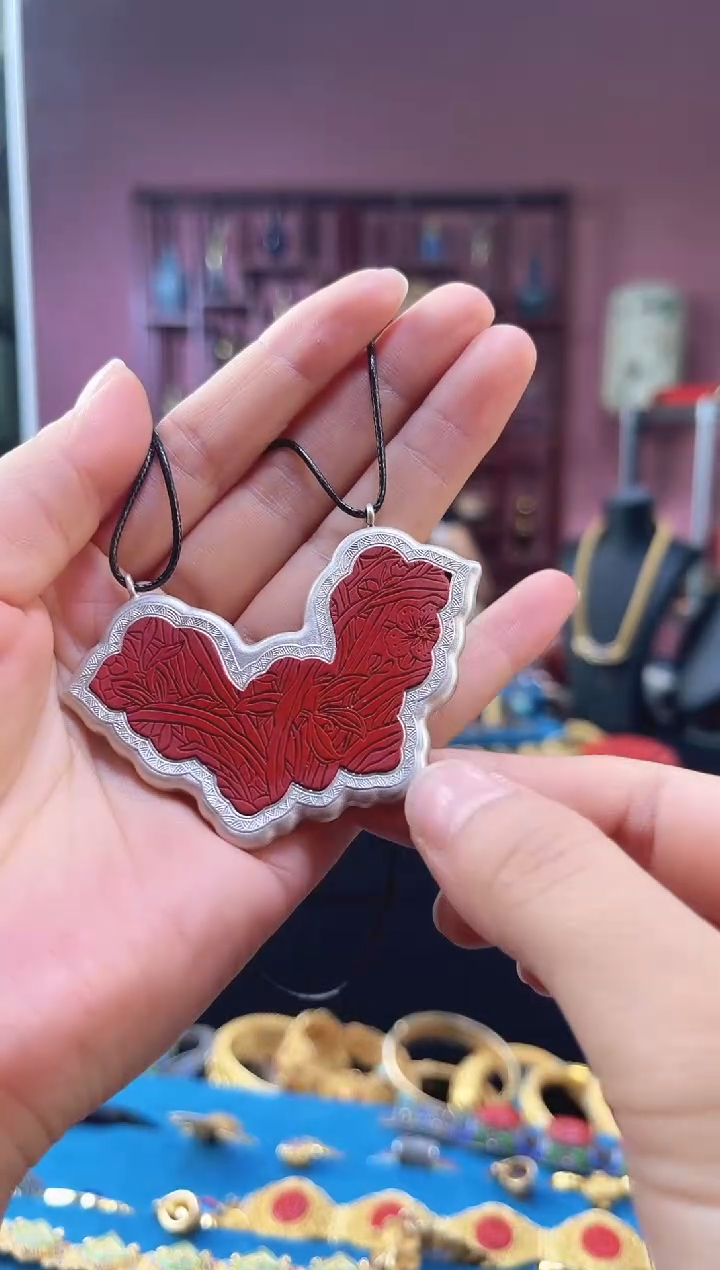 非遗技艺 蝴蝶漆器吊坠