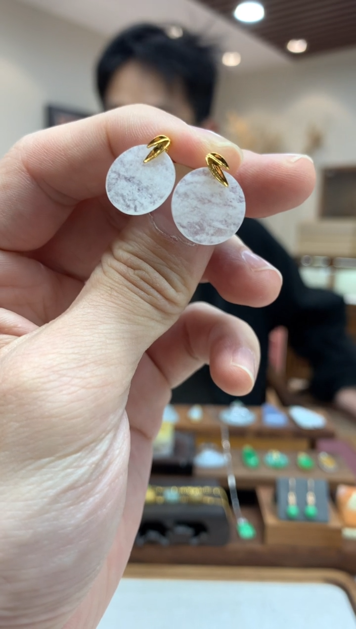 【闪购商品】翡翠挂件18K金镶嵌耳钉