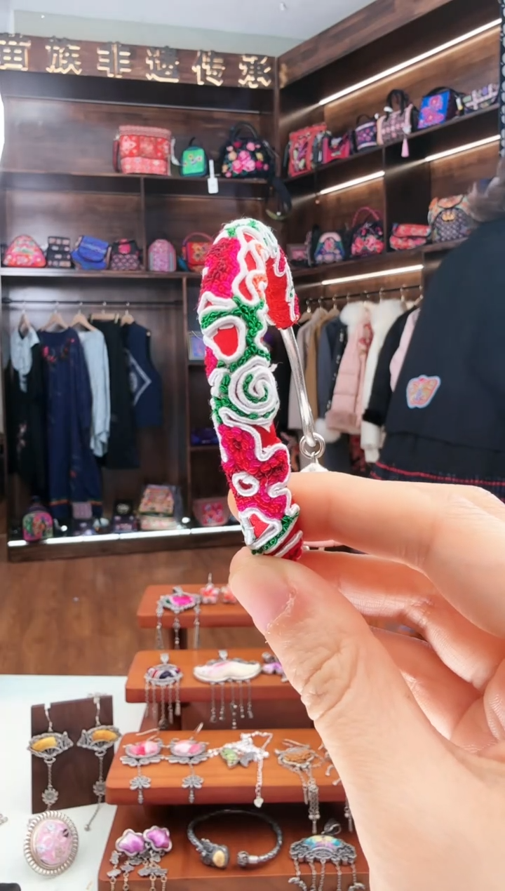 【闪购商品】织绣114蚩梦苗族古绣