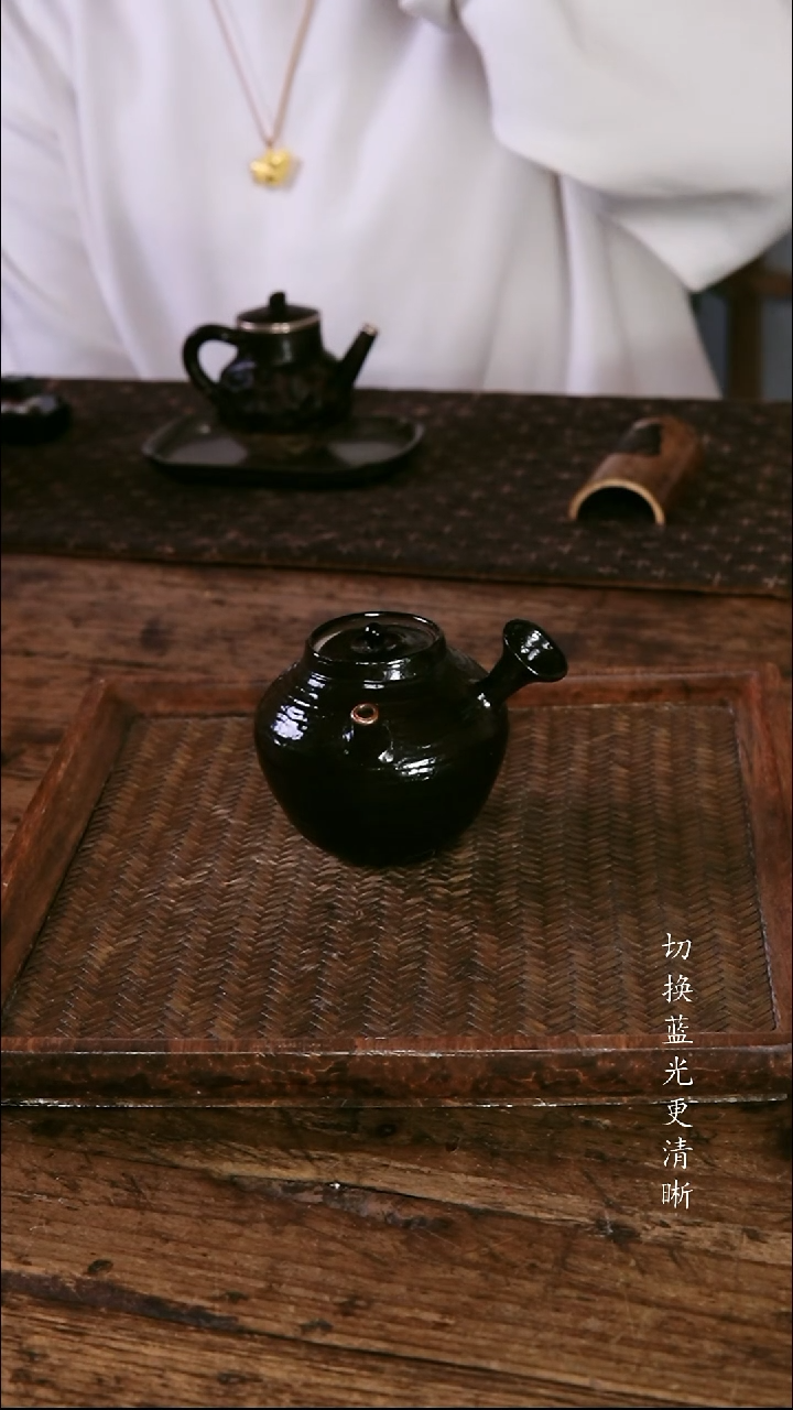 .包铜黑侧把壶..