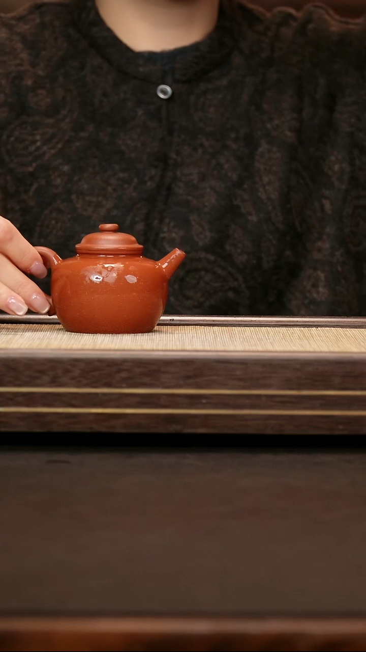 茶壶紫砂红降坡   大彬圈钮壶 