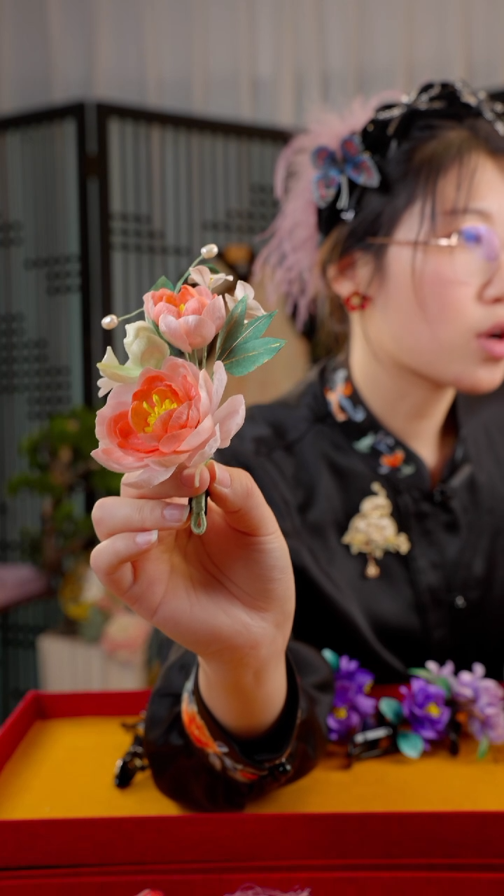 刺绣非遗绒花手工饰品