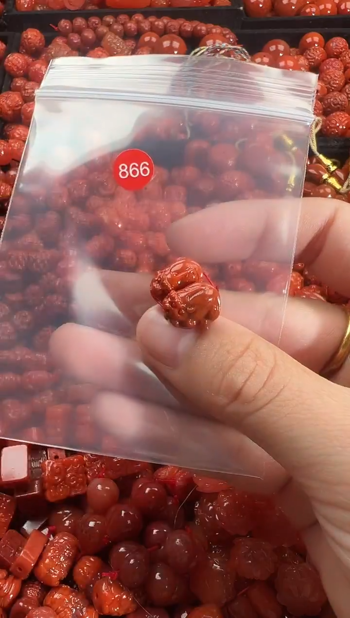 颈饰未镶嵌南红玛瑙1