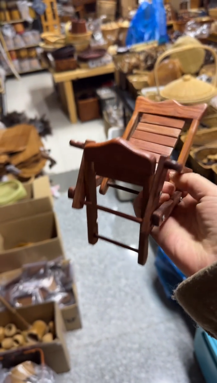 【闪购商品】闪购商品特价小椅子一个