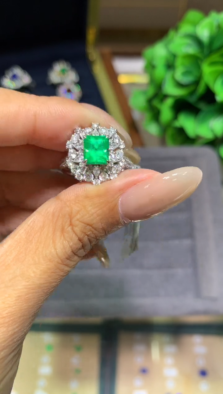 18K金镶嵌戒指祖母绿1.48ct