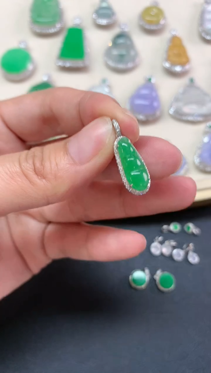 【闪购商品】翡翠吊坠(不含链)18K金镶嵌D46|3980