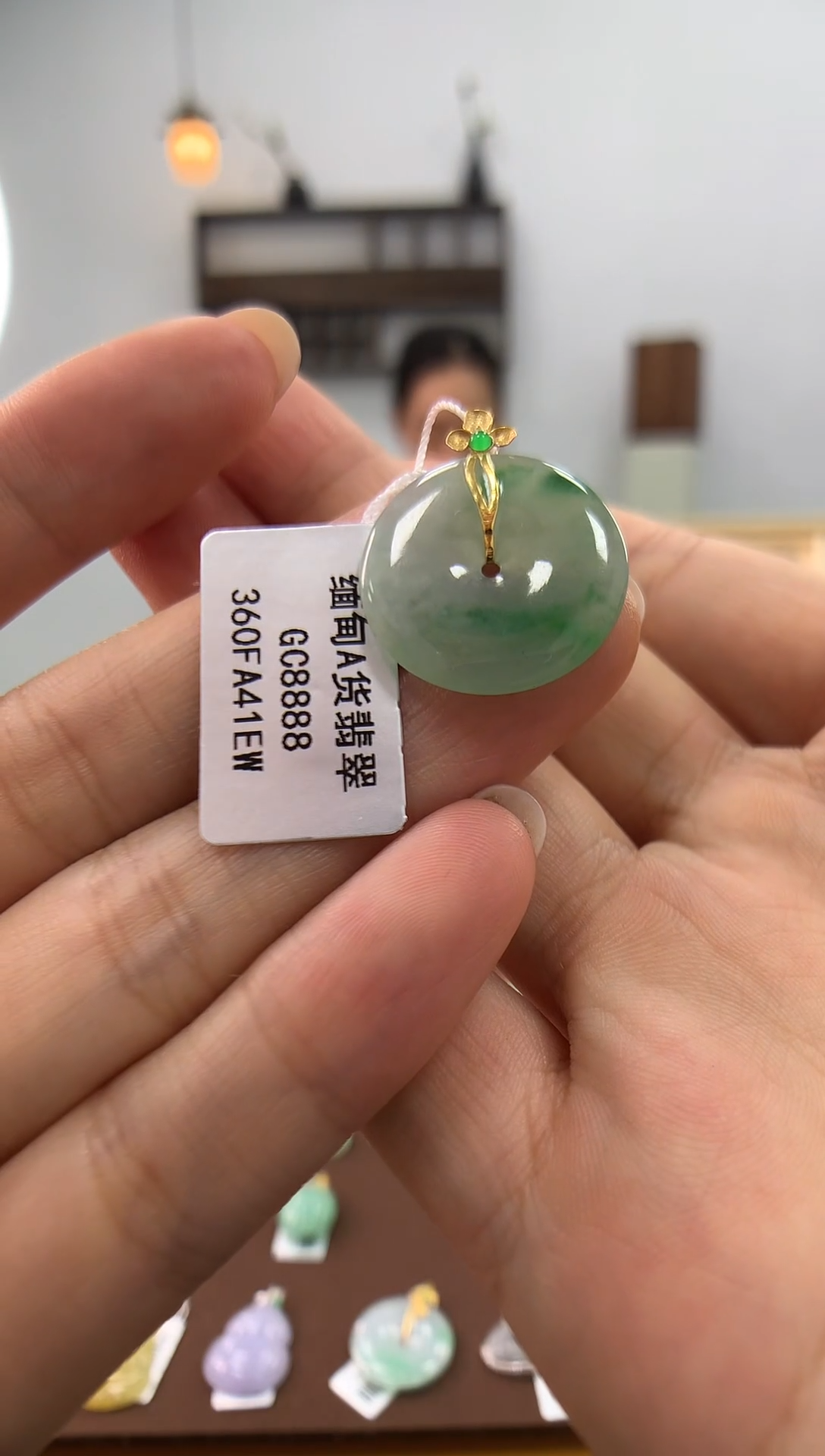 颈饰18K金镶嵌翡翠平安扣