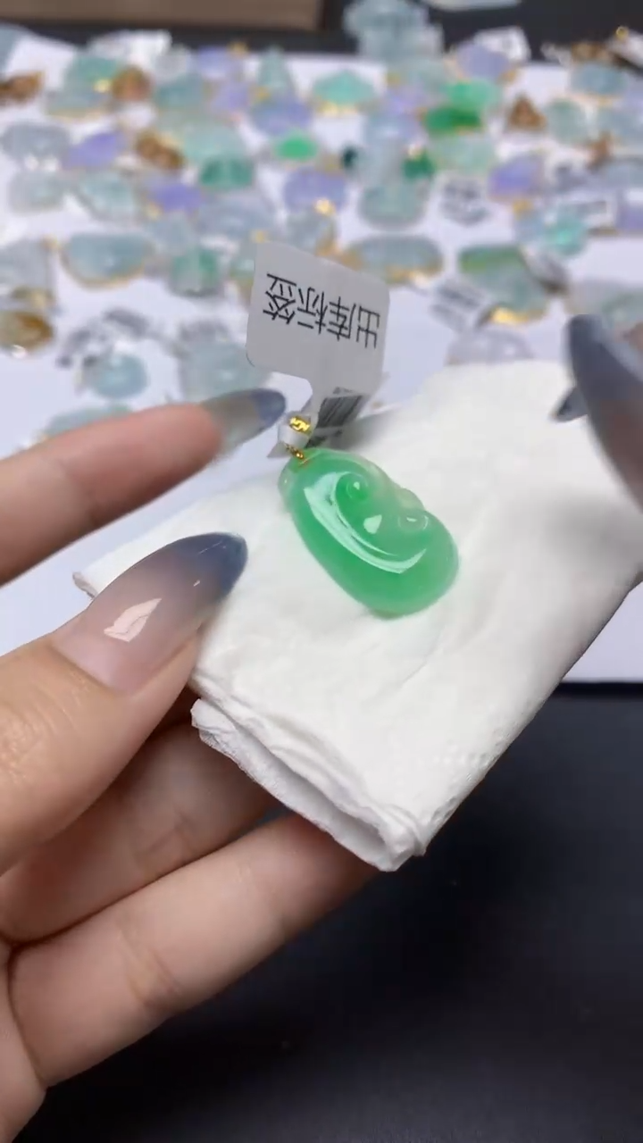 翡翠18K金镶嵌颈饰天然a货翡翠