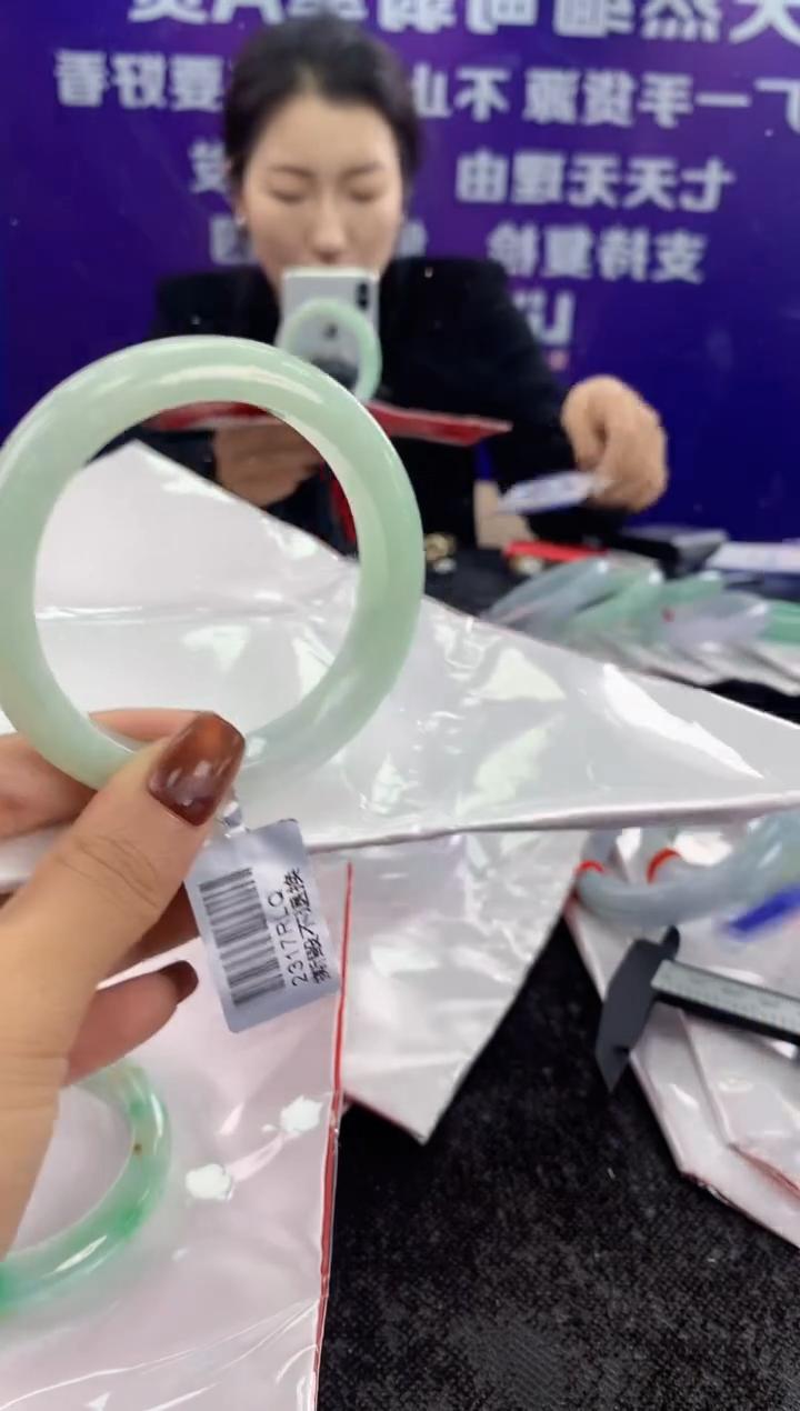 未镶嵌手镯翡翠AAAAAAAAAAAA