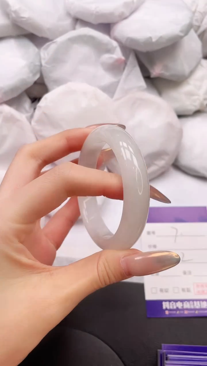 【闪购商品】石英质玉手镯未镶嵌3K07-53