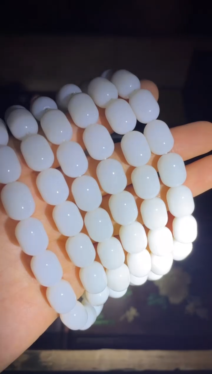 和田玉未镶嵌颈饰白玉米粒108颗项链1件