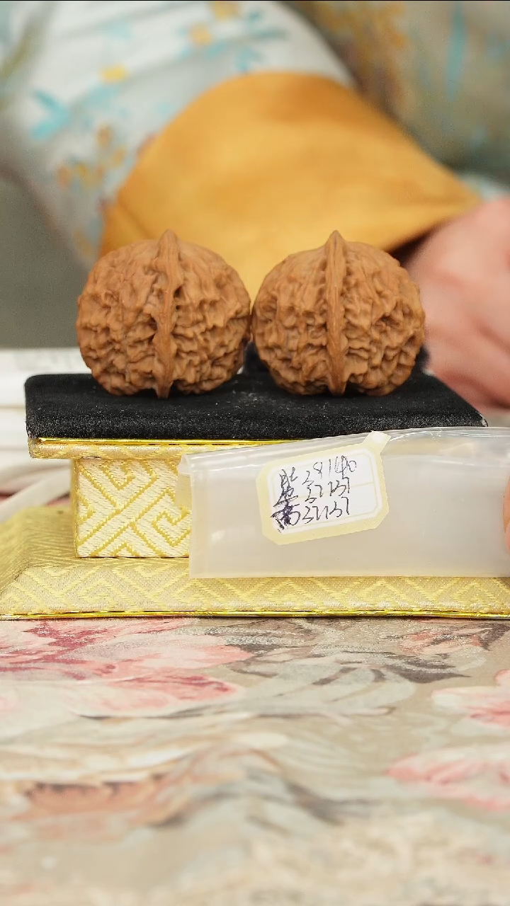 【闪购商品】文玩核桃把件非嫁接元宝